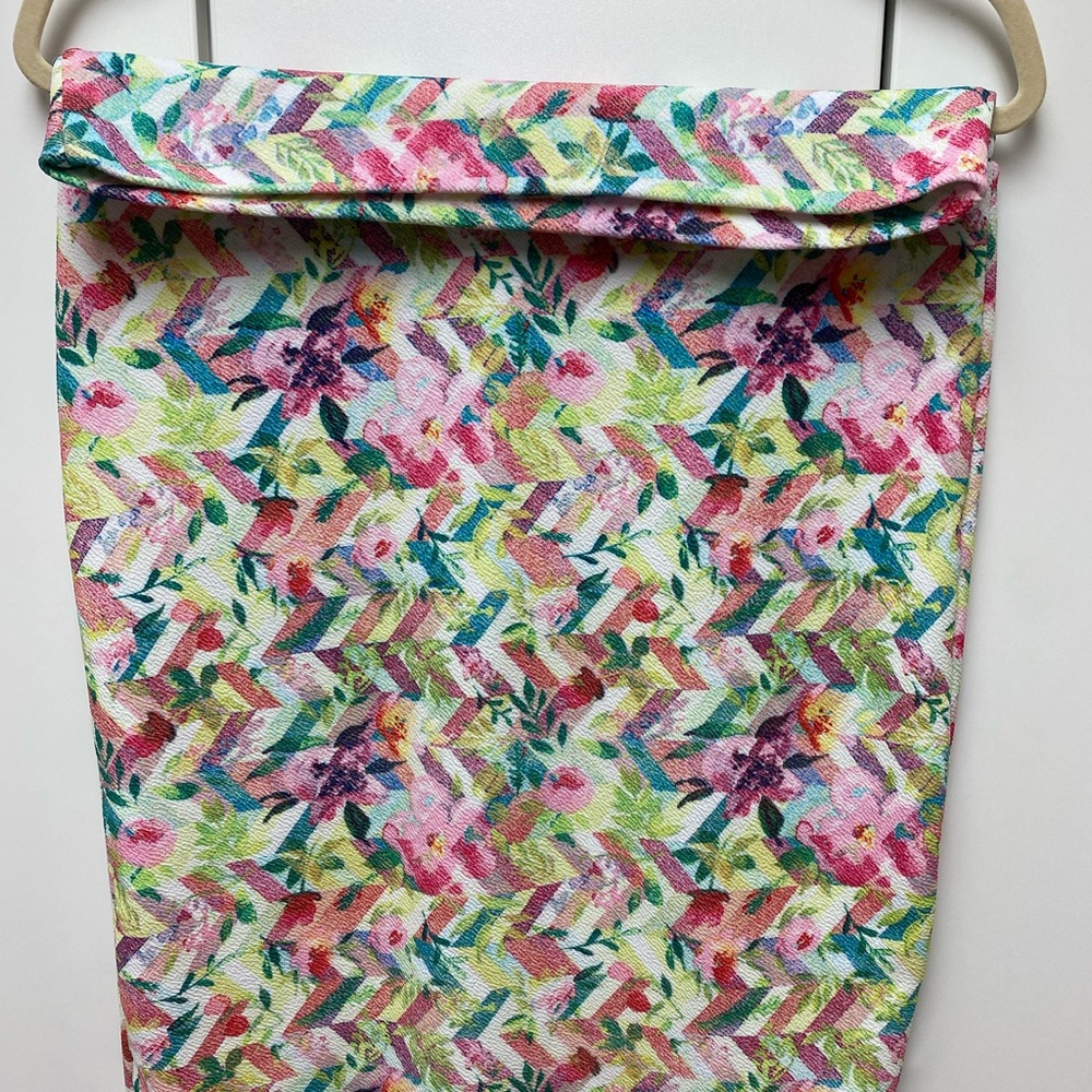 LuLaRoe Cassie skirt, sz M, pastel floral/chevron